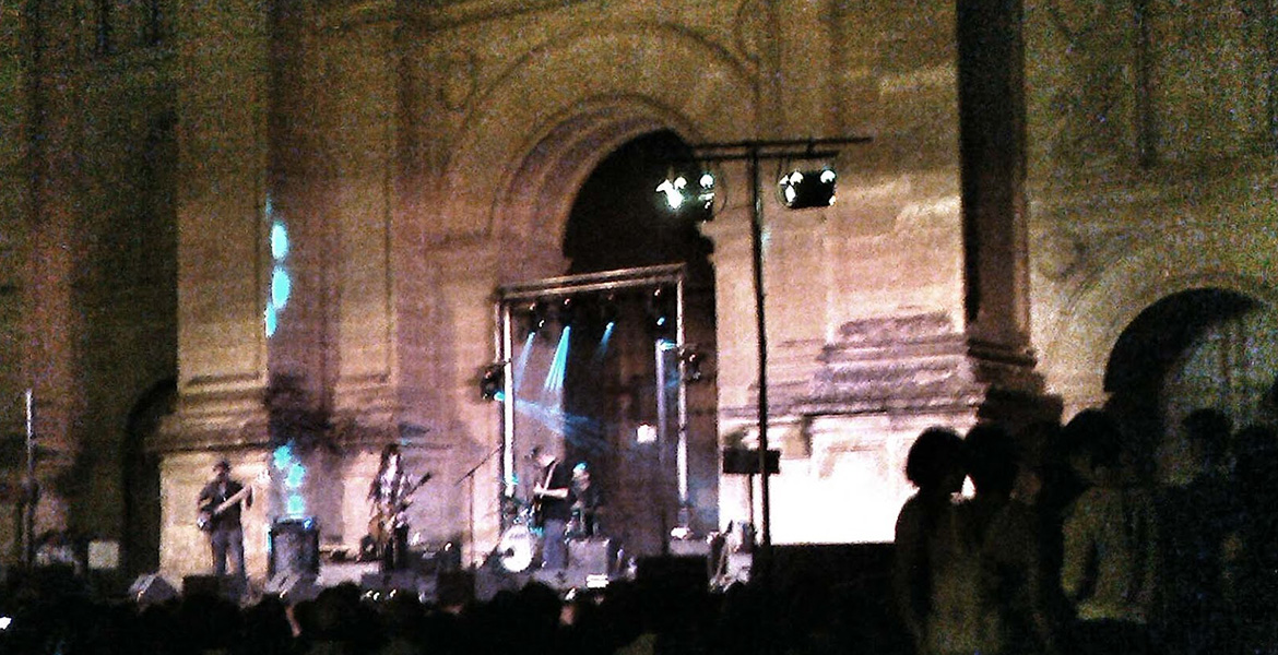 Piedra sobre blues por Salvador Rivas