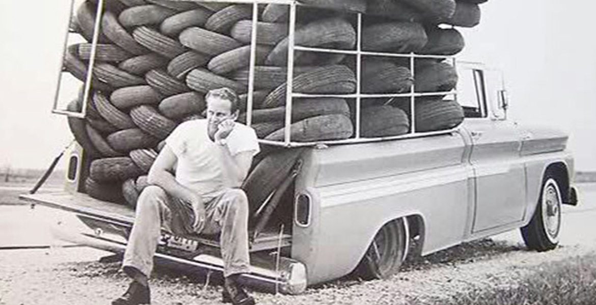 Una rueda pinchada por Salvador Rivas