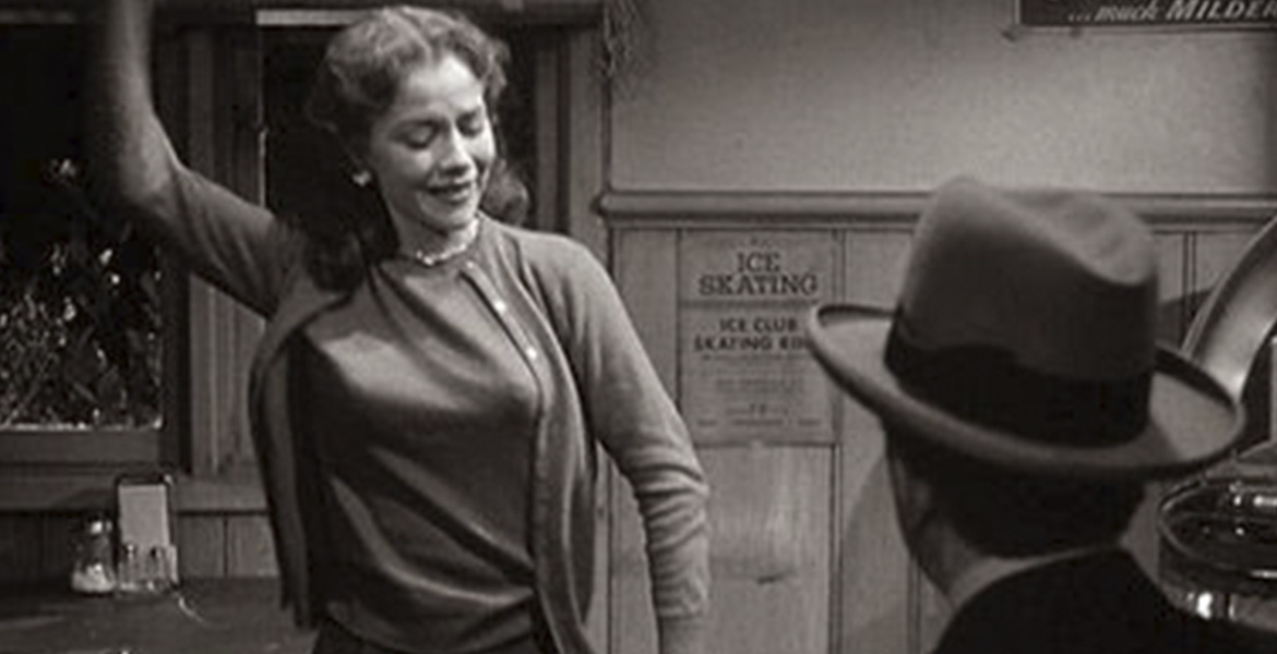 Una adolescente en un bar de carretera, por Salvador Rivas