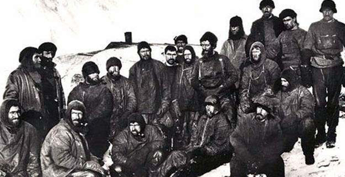 Dos años rodeados por el hielo, por Salvador Rivas