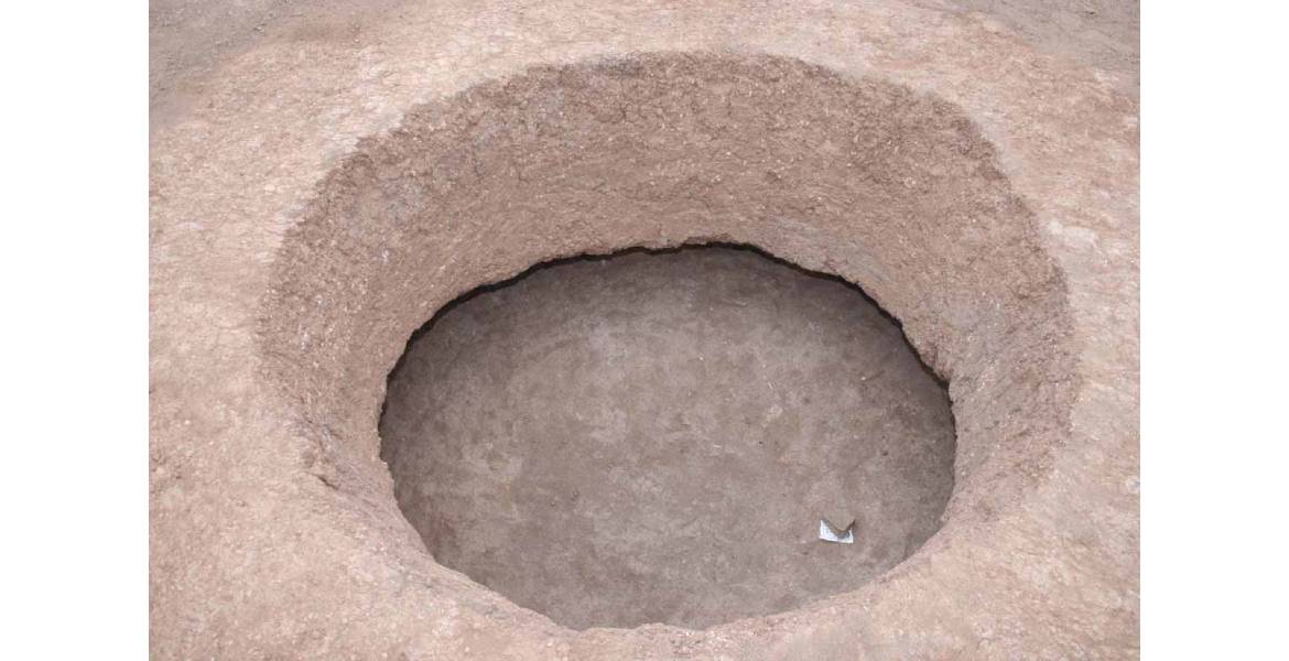 Uno de los silos de las cabañas del poblado de Los Silillos, descubierto en 2007 durante la construcción de la autovía Córdoba-Antequera. Foto: S.R.